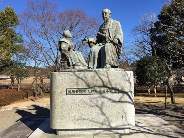 徳川斉昭と七郎麻呂像